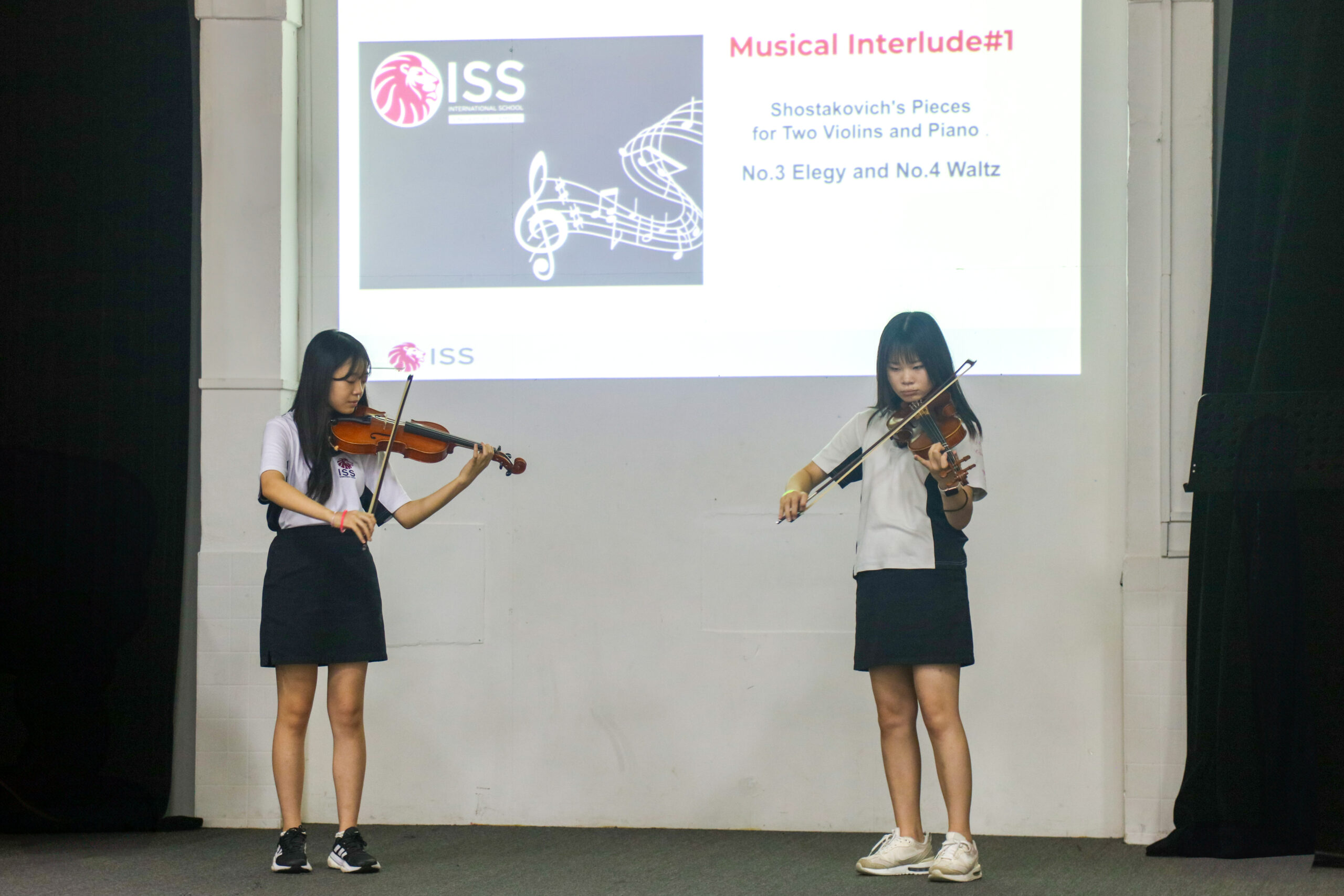 yume-performing